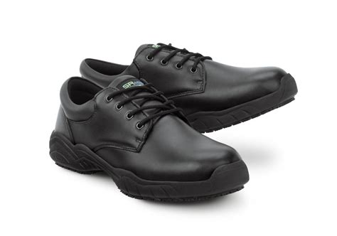 Server shoes for hospitality staff